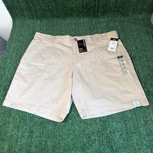 NWT Lee Flex‎ Comfort Loose Fit Greige Bermuda Shorts WMN Size 22W